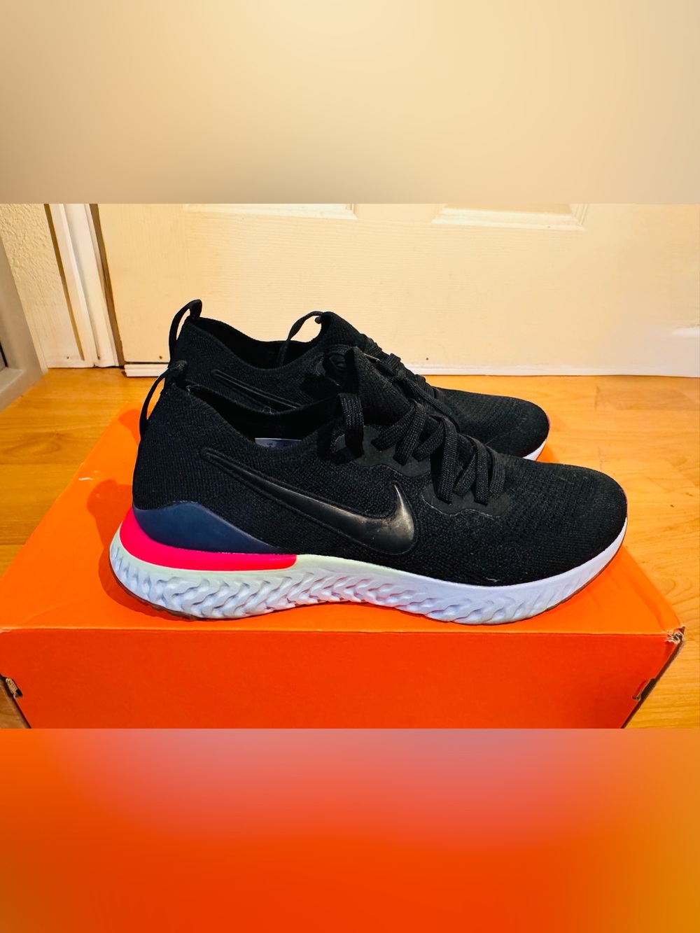 Nike Women's Epic React Black Running Shoes with White Midsole and Pink size 9
